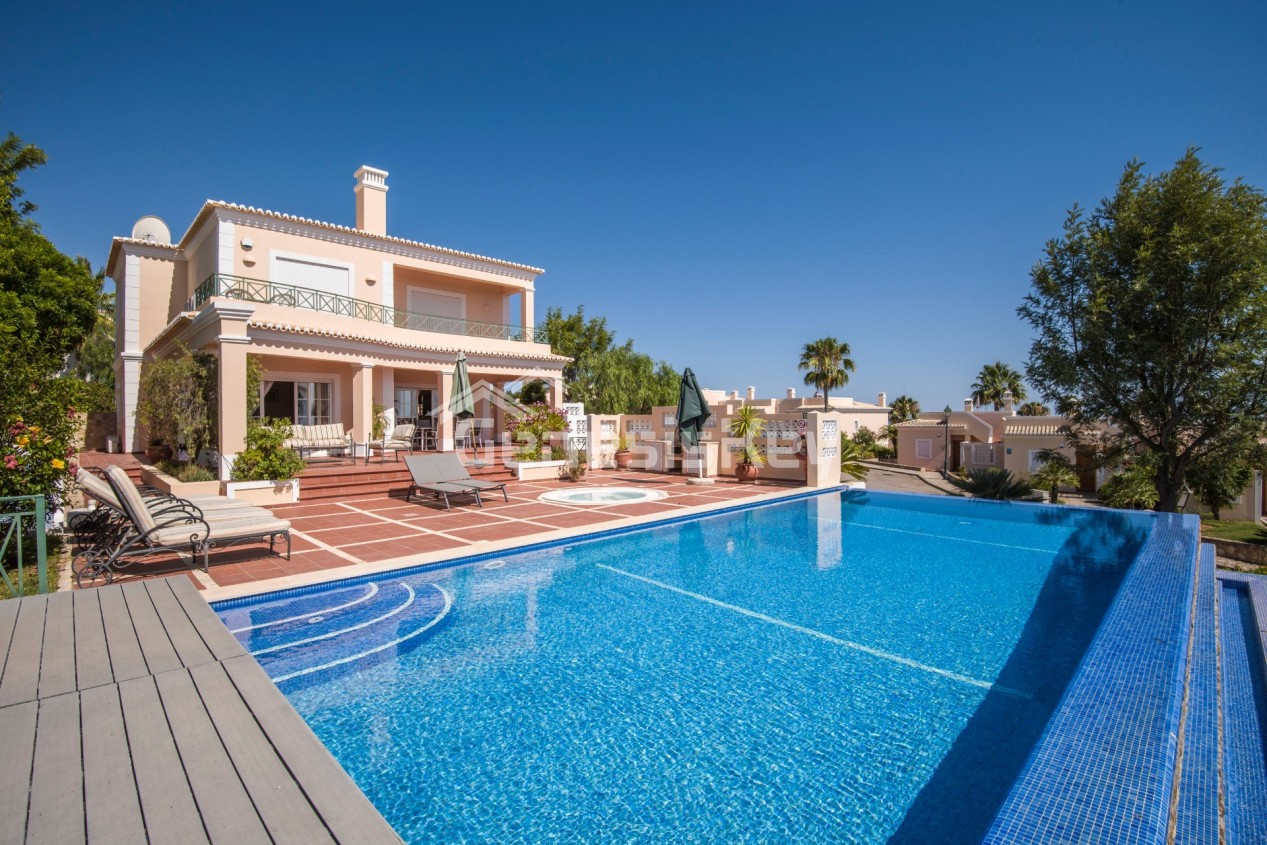 Villa 8 Clube Golfemar